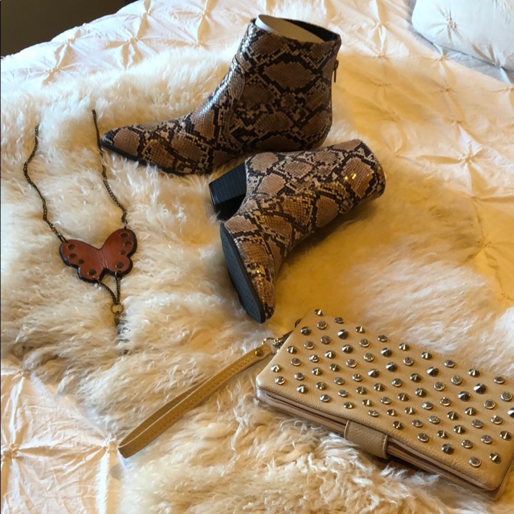 Ankle boots